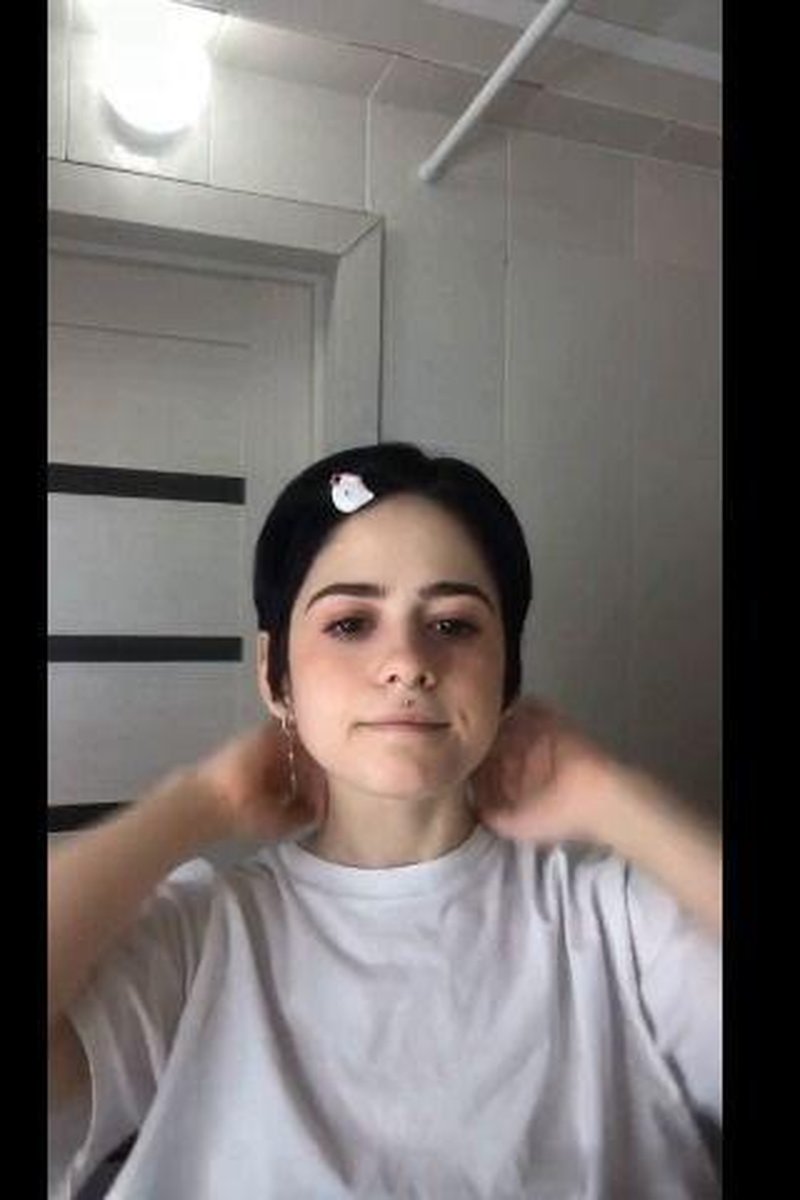 Removing Makeup - Screenshot 1 of 4 - Brown Hair
