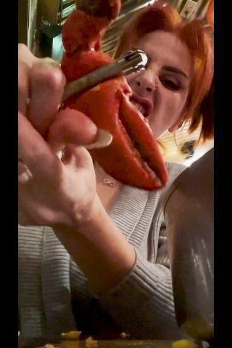 Digesting Lobster - Screenshot 1 of 4 - Belly Fetish