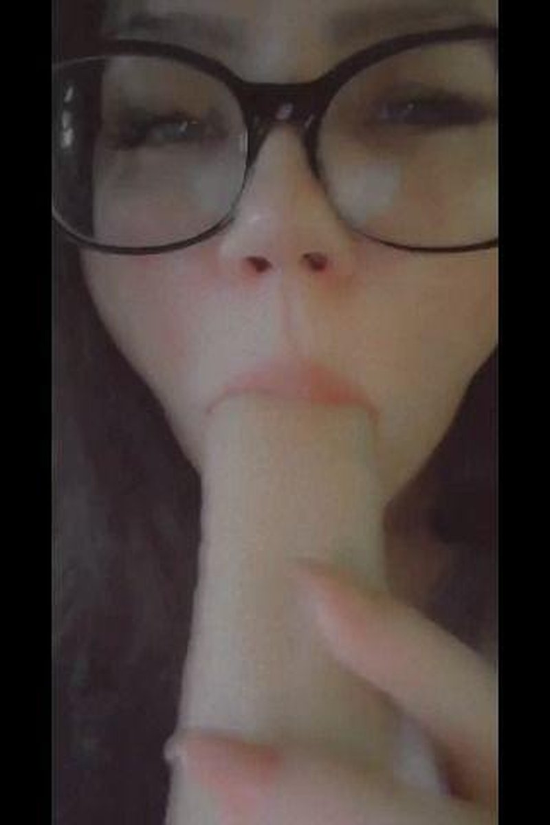Use Me - Screenshot 1 of 4 - Blowjob