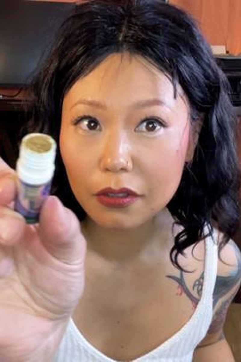 Sneezing Fetish Trying Chhinkni Powder - Screenshot 1 of 4 - Asian