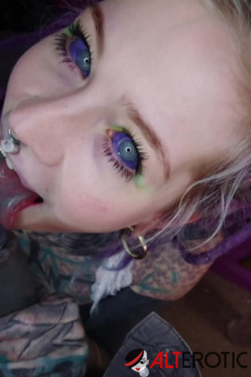 Anuskatzz Taking a Big Hard Cock - Screenshot 1 of 4 - Amateur