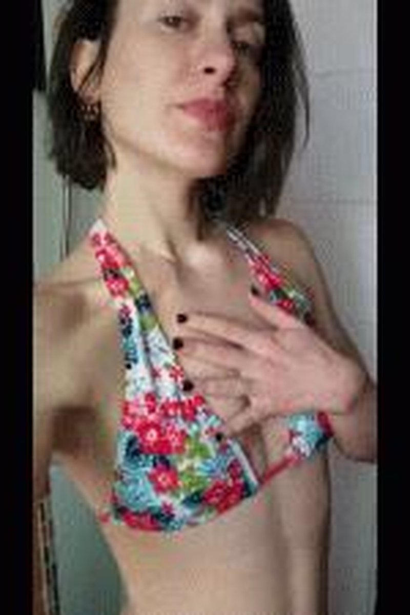 Bikini Tease - Screenshot 1 of 4 - Amateur