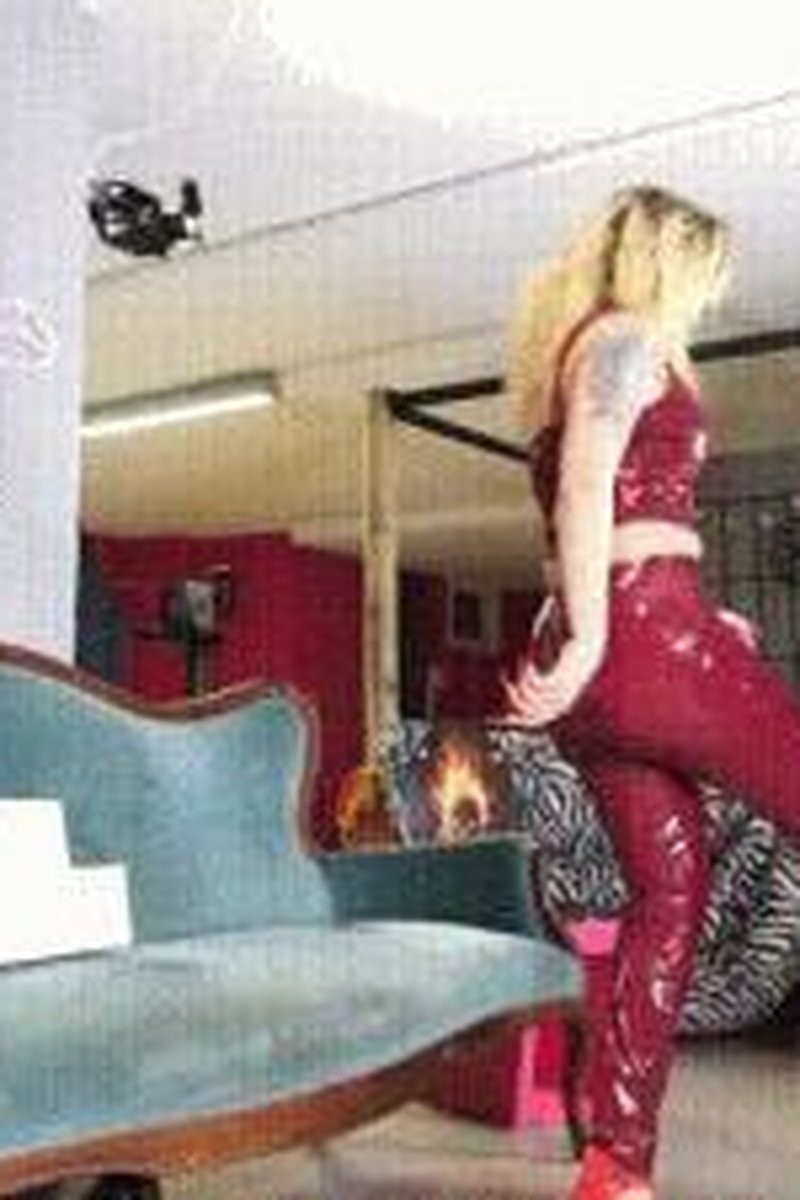 Ballbusting - Red Latex - Screenshot 1 of 4 - BDSM