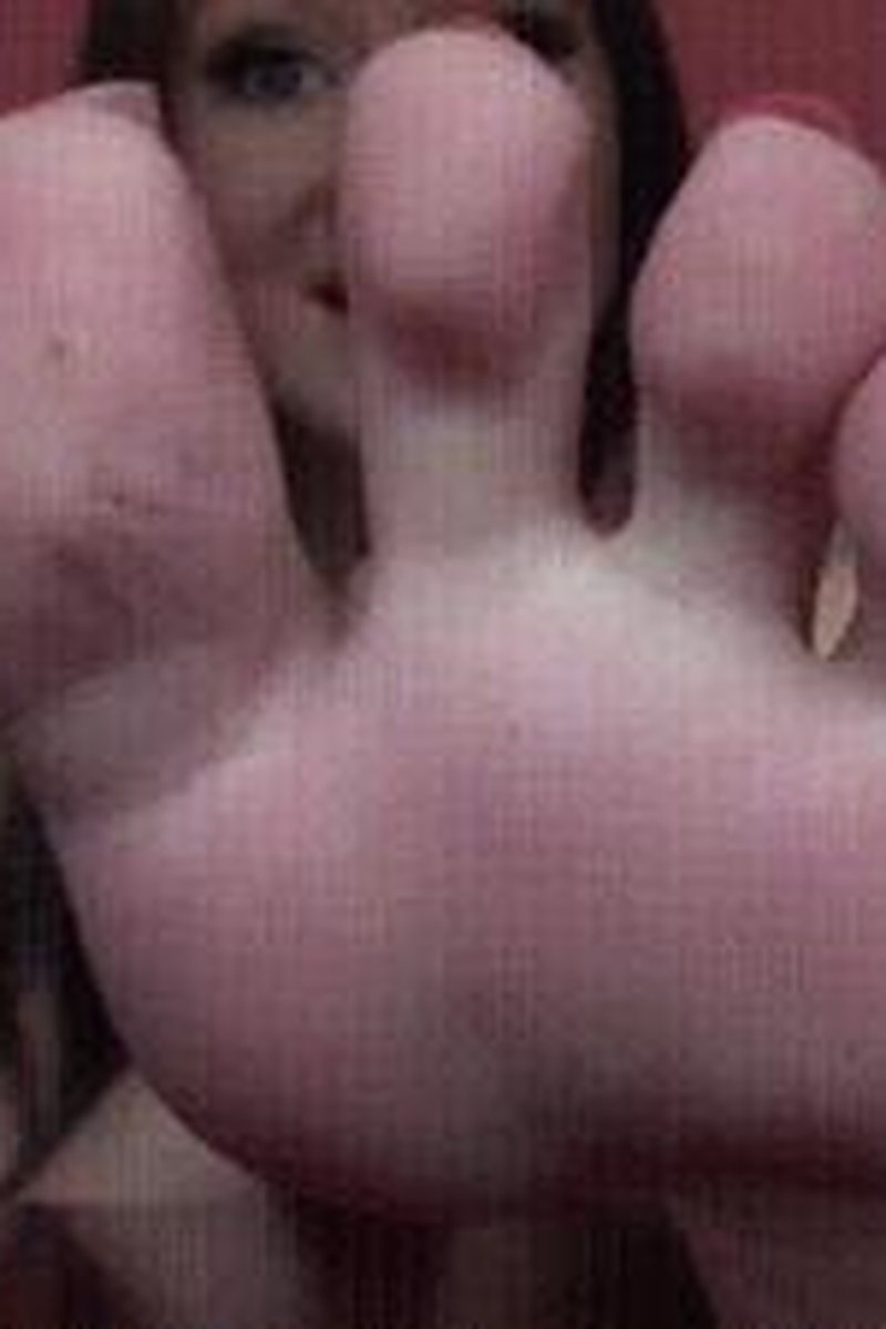 Two Fingers - Screenshot 1 of 4 - Femdom