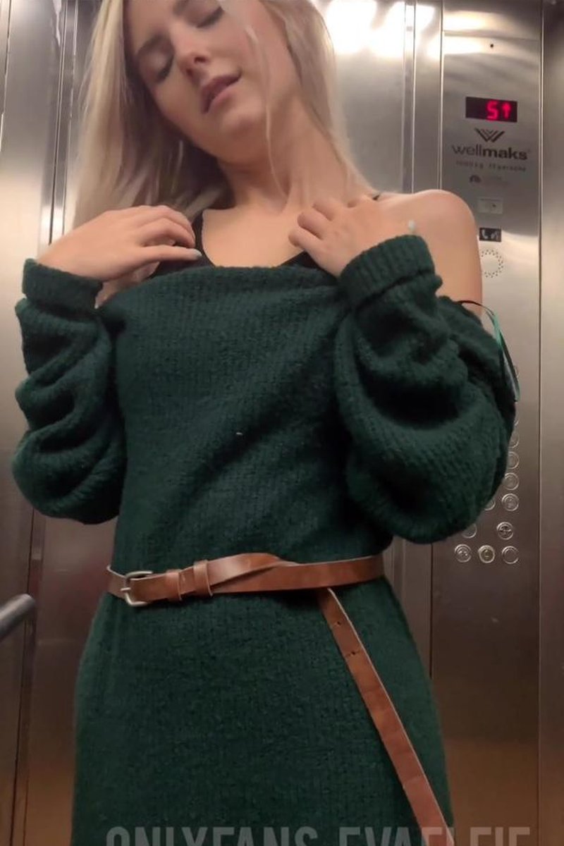 Playing In Elevator - Screenshot 1 of 4 - Eva Elfie
