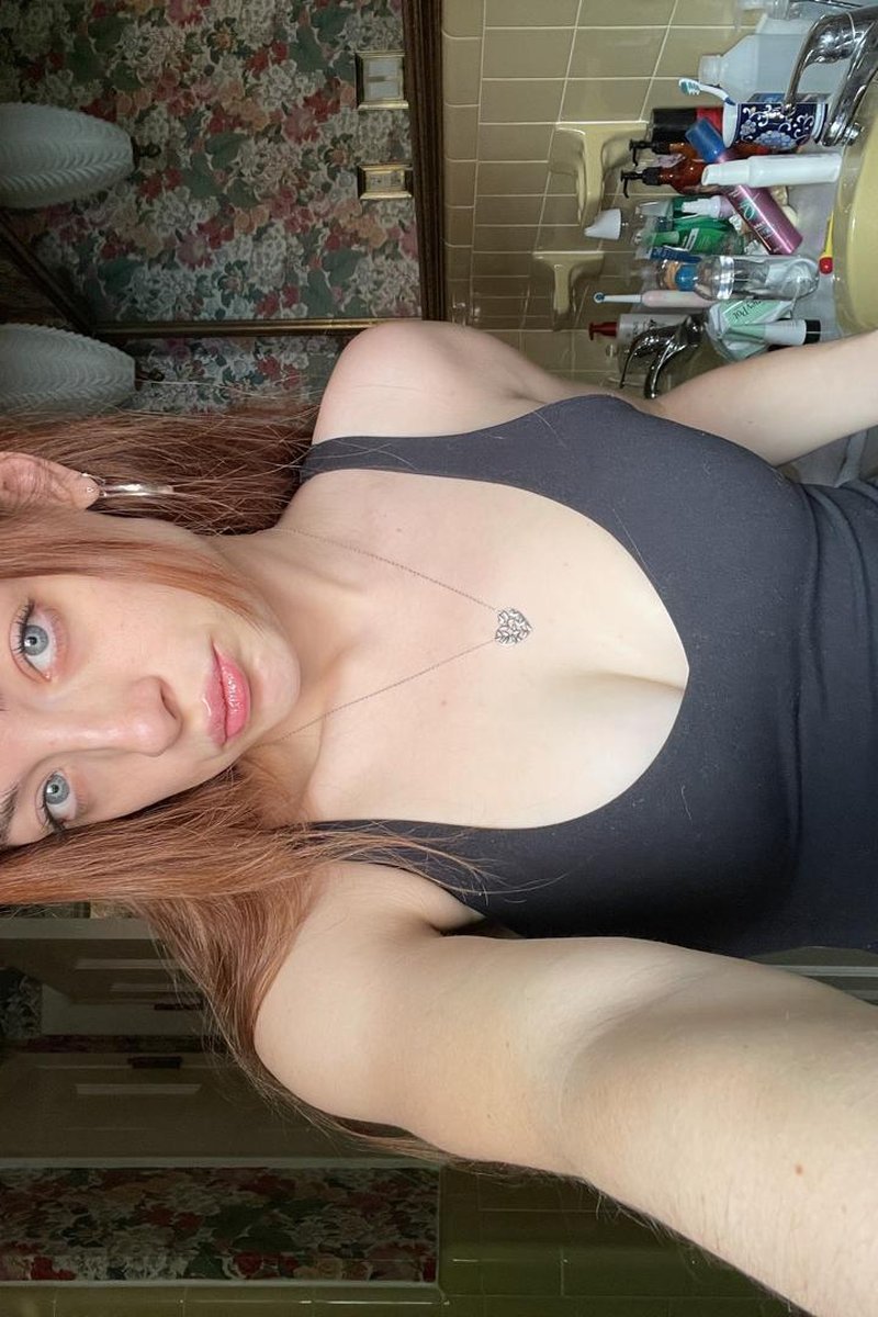 Thong Addict - Screenshot 1 of 4 - Armpit Fetish