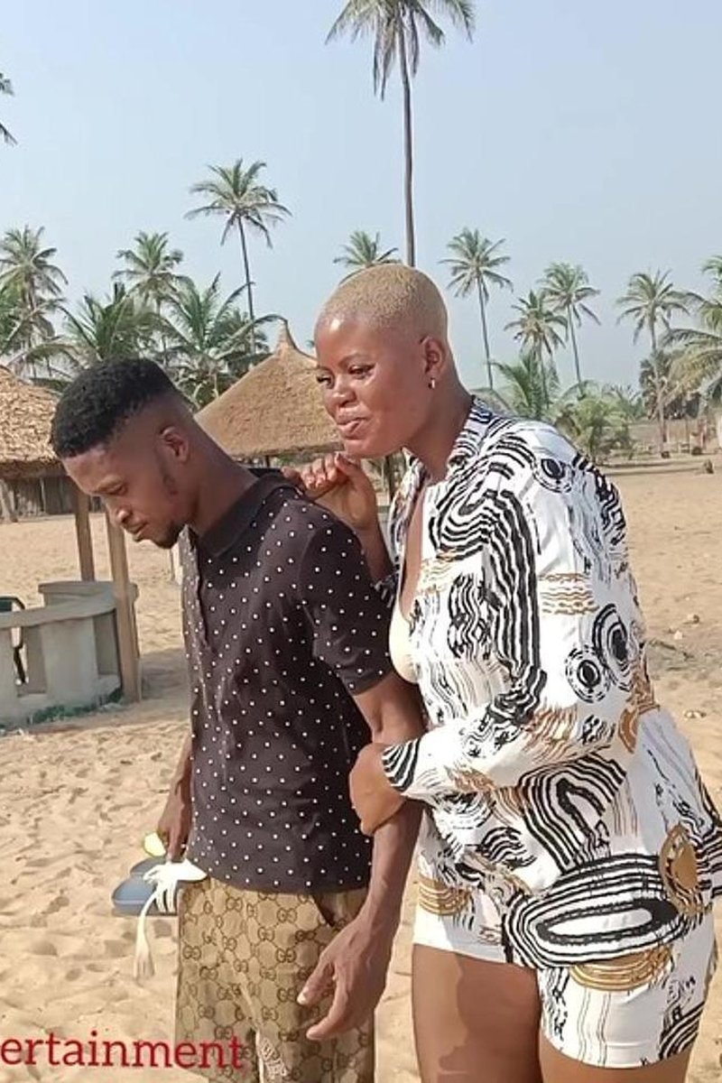 Beach Love Making - Screenshot 1 of 4 - Hustlerporn
