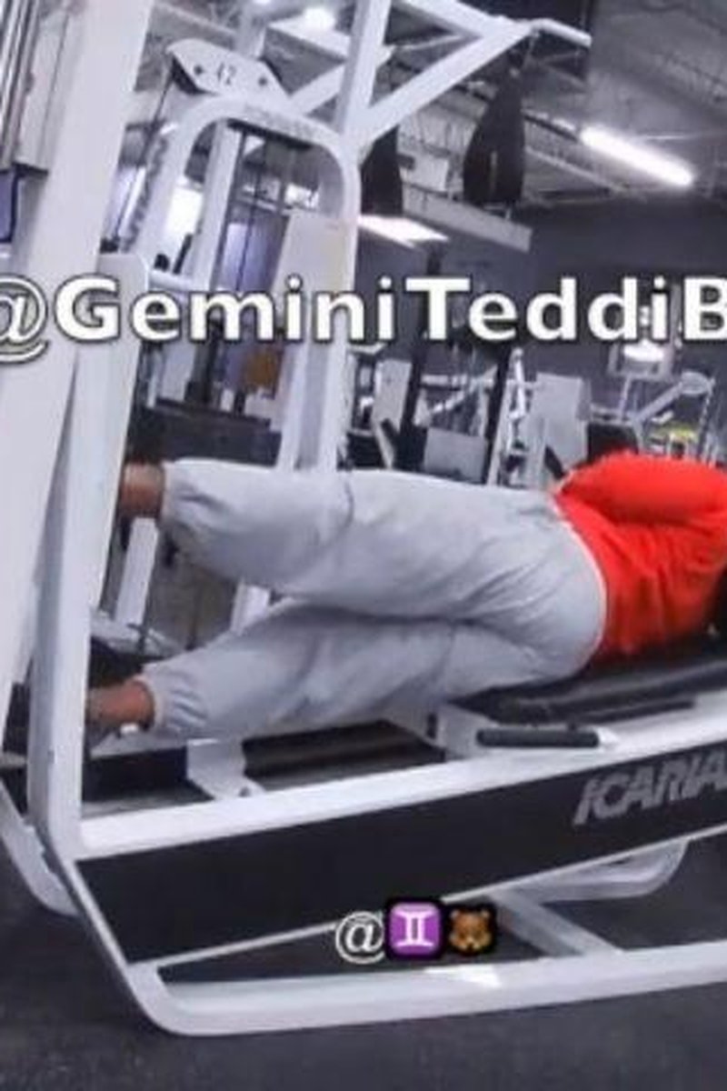 Gemlike - Screenshot 1 of 4 - Calf Muscle Fetish