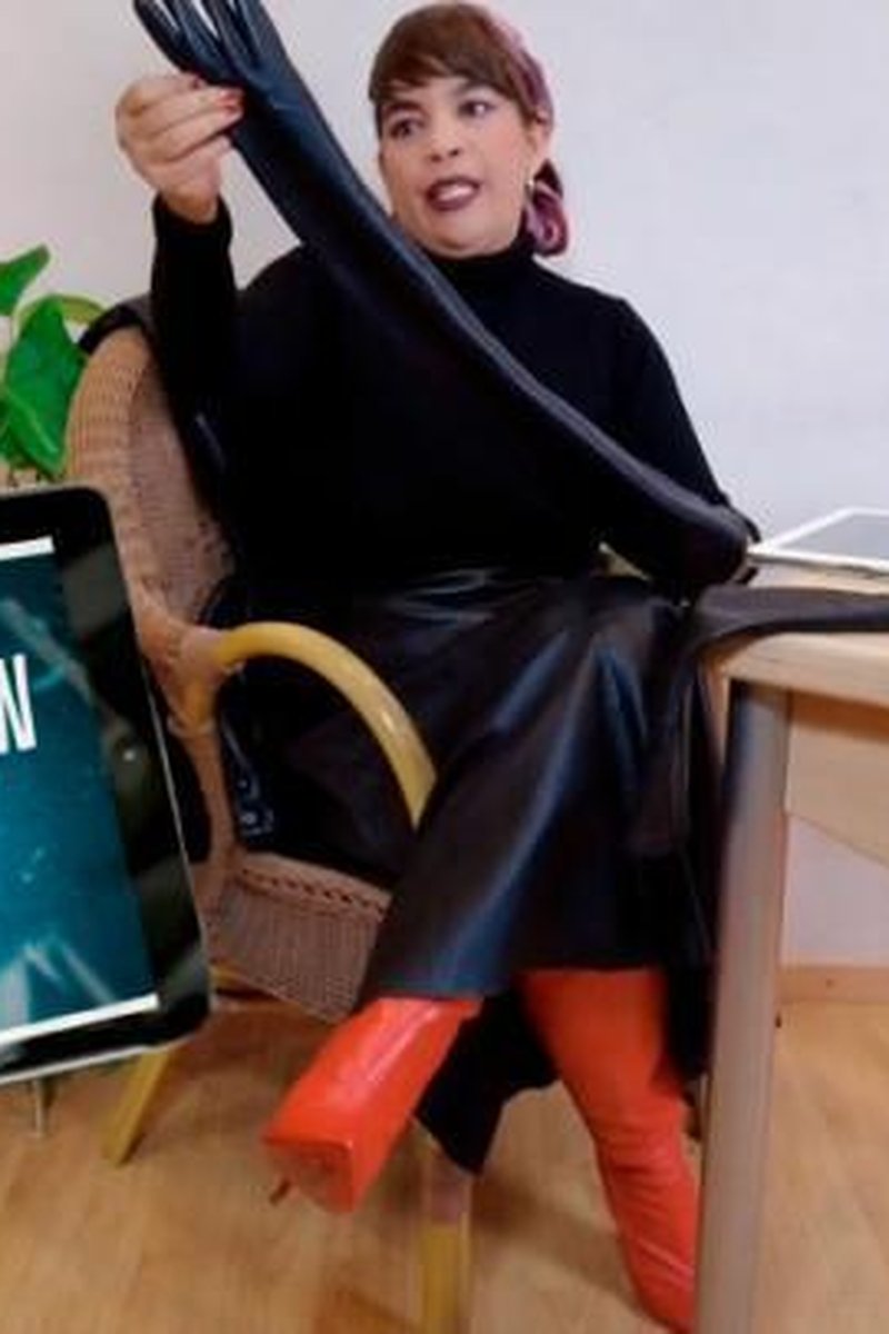 Job Interview Fail - Screenshot 1 of 4 - Boots