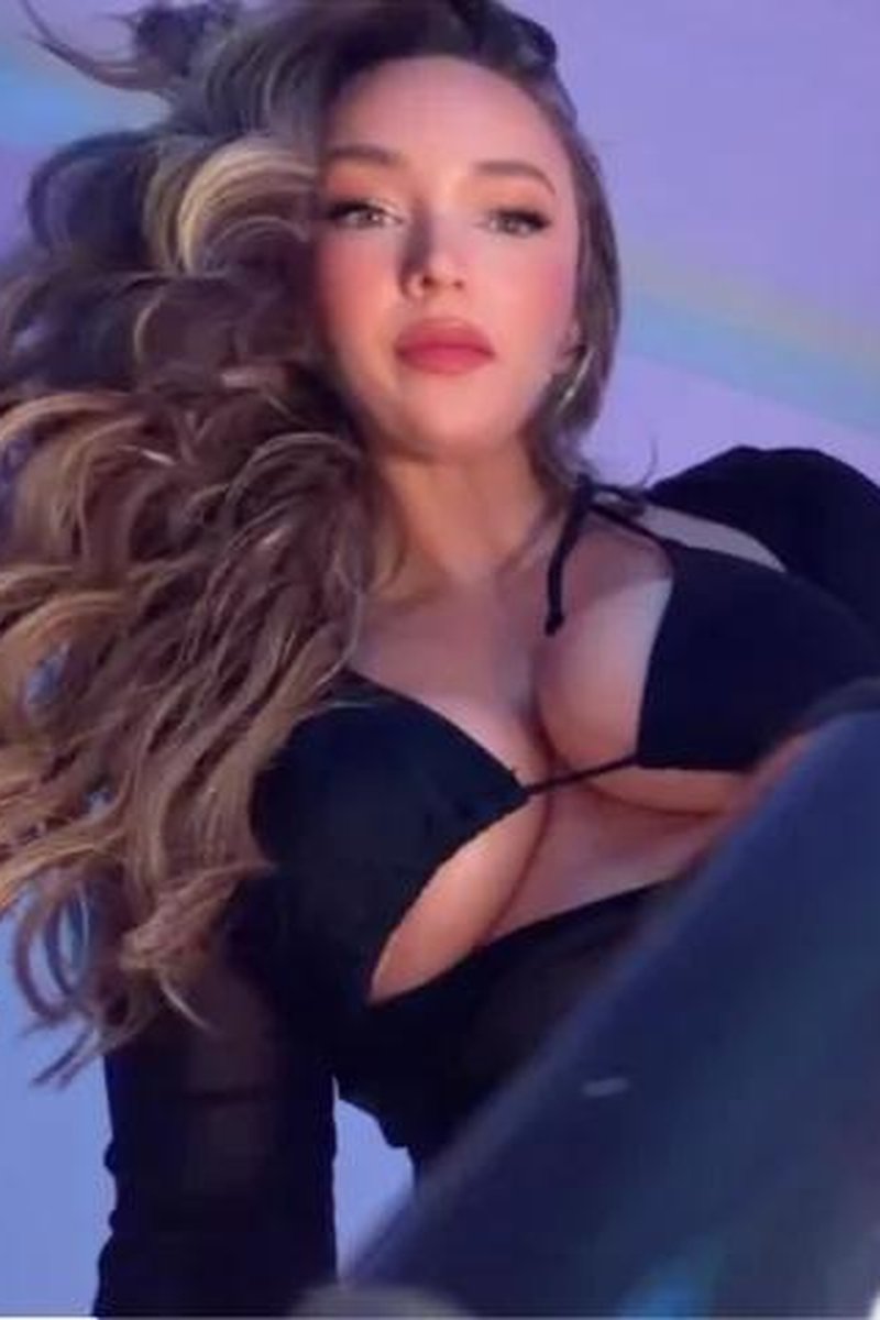Beneath Me - Screenshot 1 of 4 - Princesscayleex