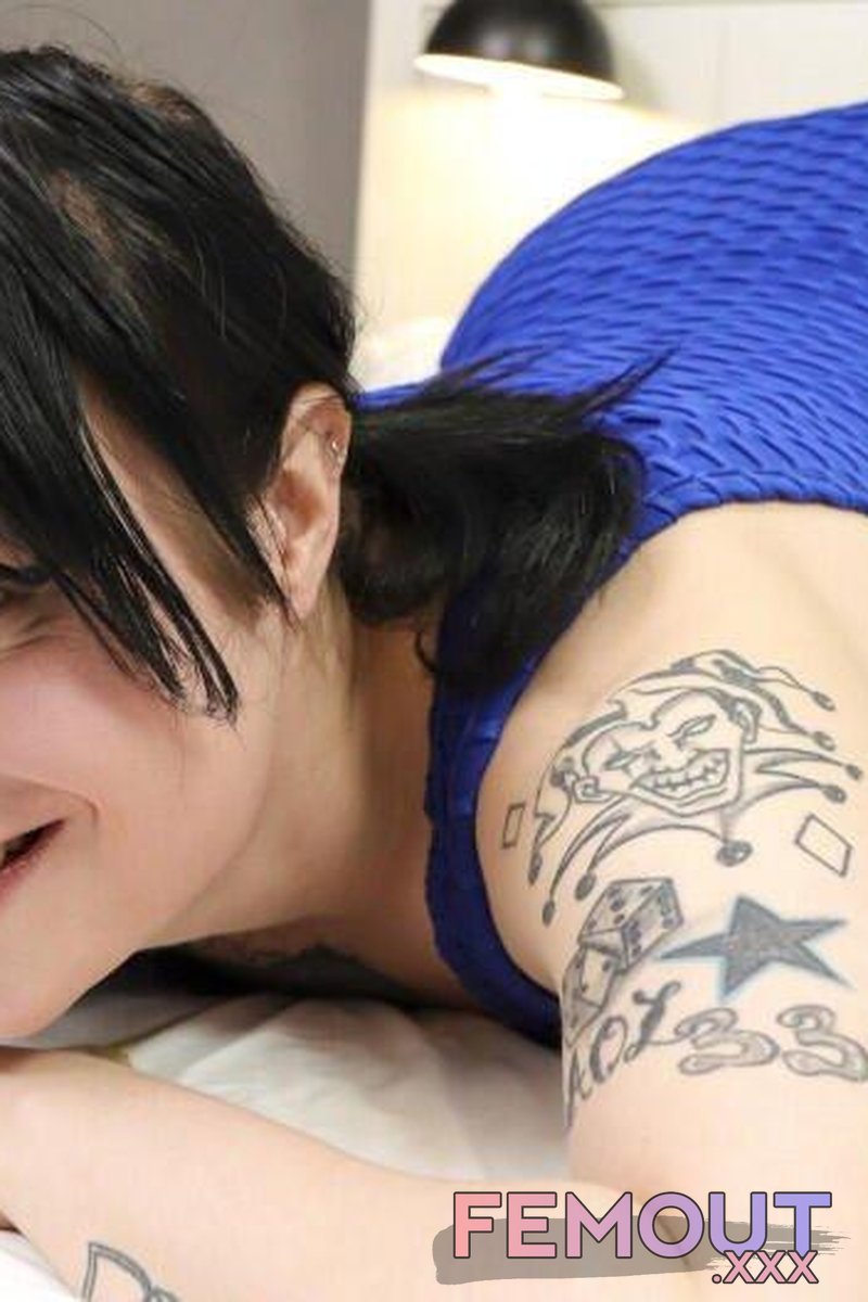 Kira Kero Plays Alone