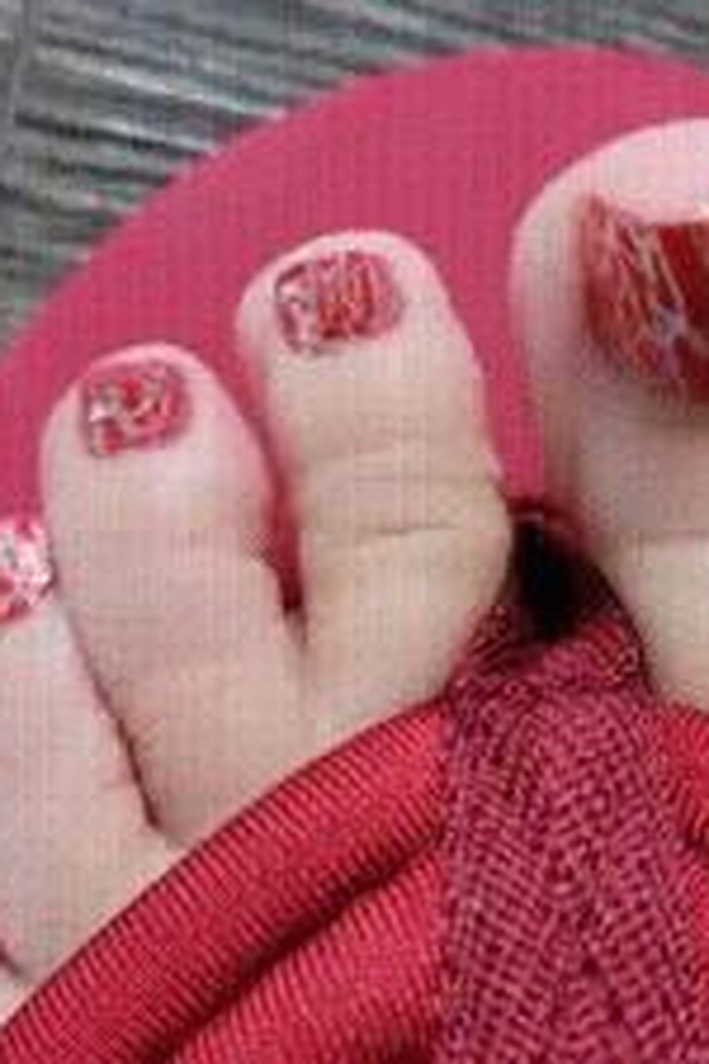 Red Toe Wiggle - Screenshot 1 of 4 - Foot Fetish
