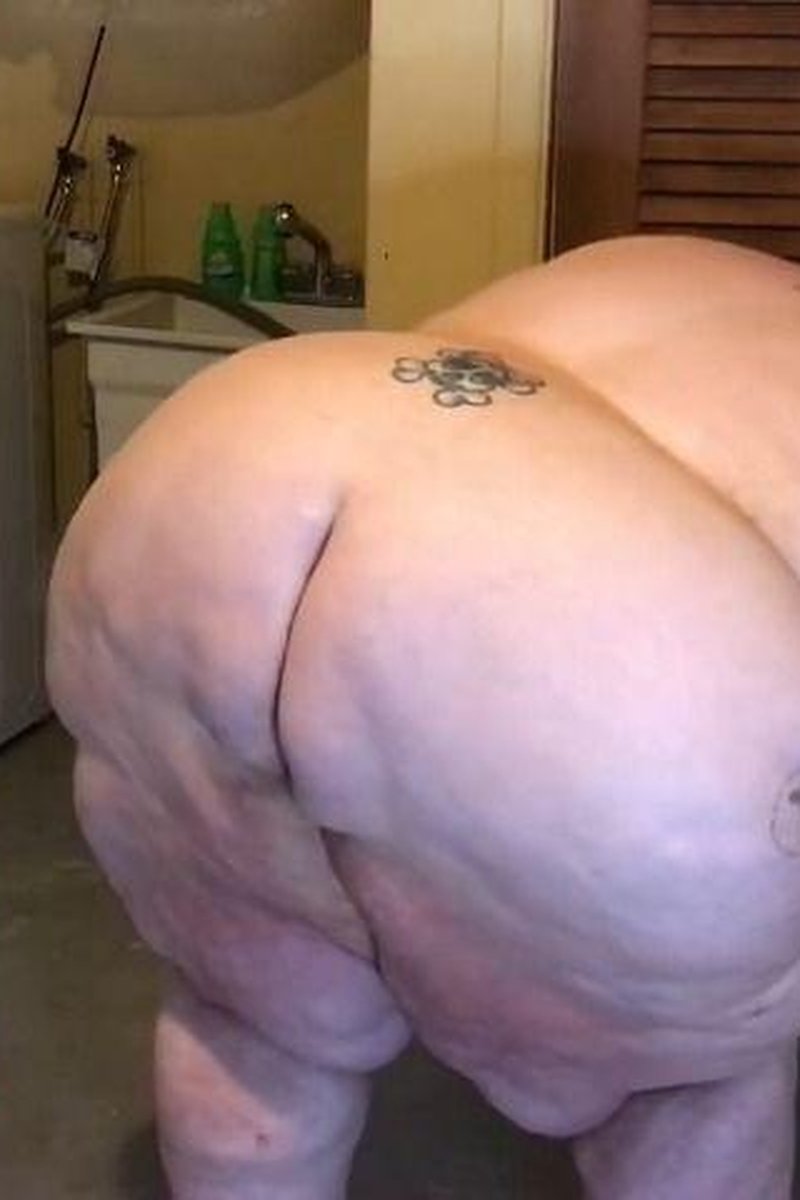 Mobility Challenged Housework - Screenshot 1 of 4 - BBW