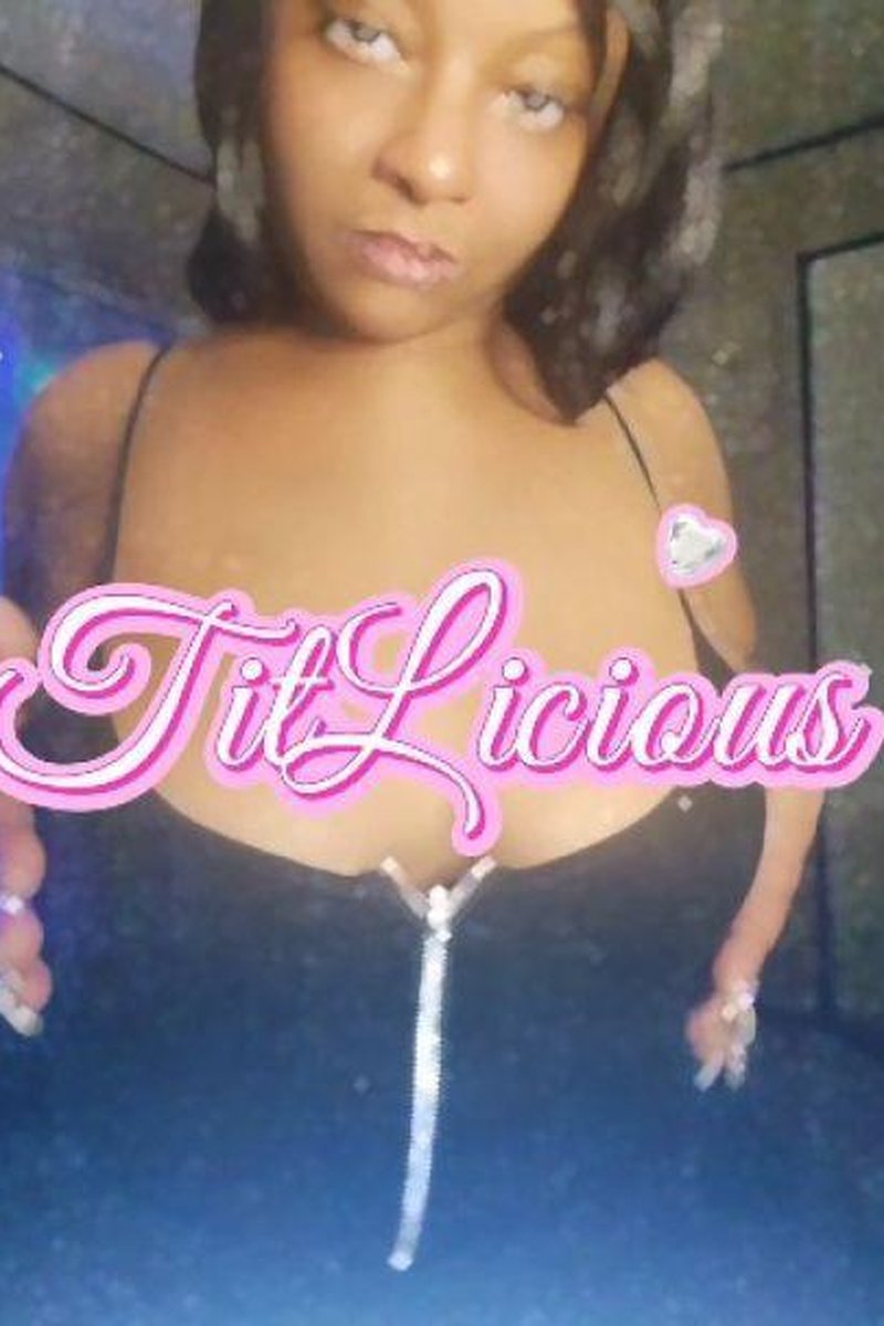 Titlicious - Screenshot 1 of 4 - Big Tits