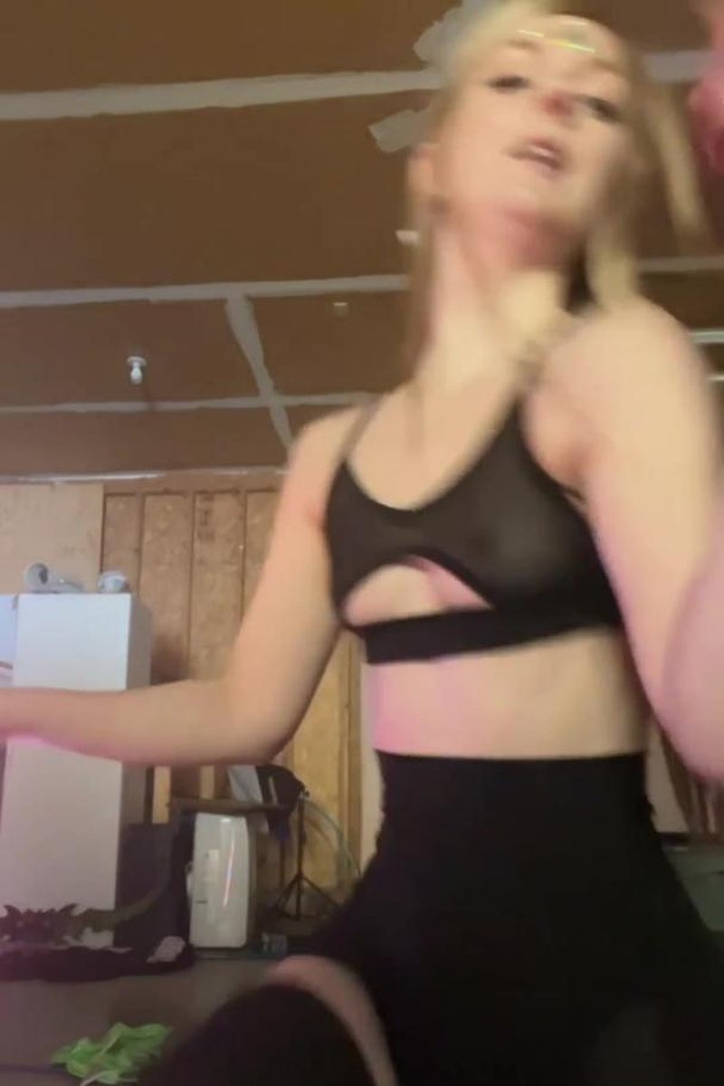 Dance Party! - Screenshot 1 of 4 - Dancing