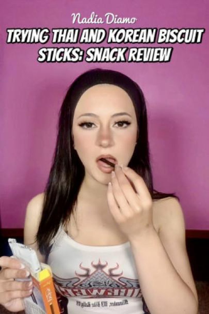TP-manyvidsnadiadiamo-trying-korean-and-thai-biscuit-sticks-snack-review