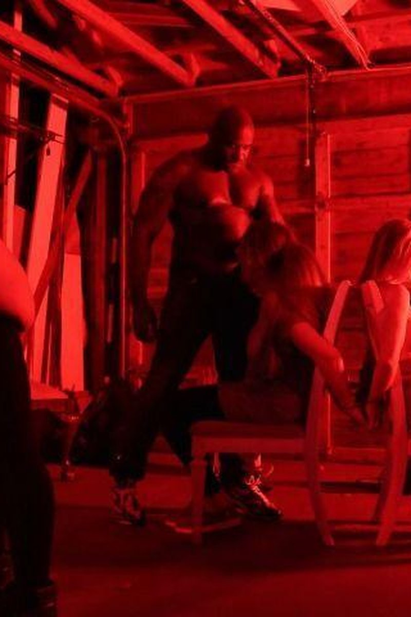 Held Hostage - Screenshot 1 of 4 - Amateur