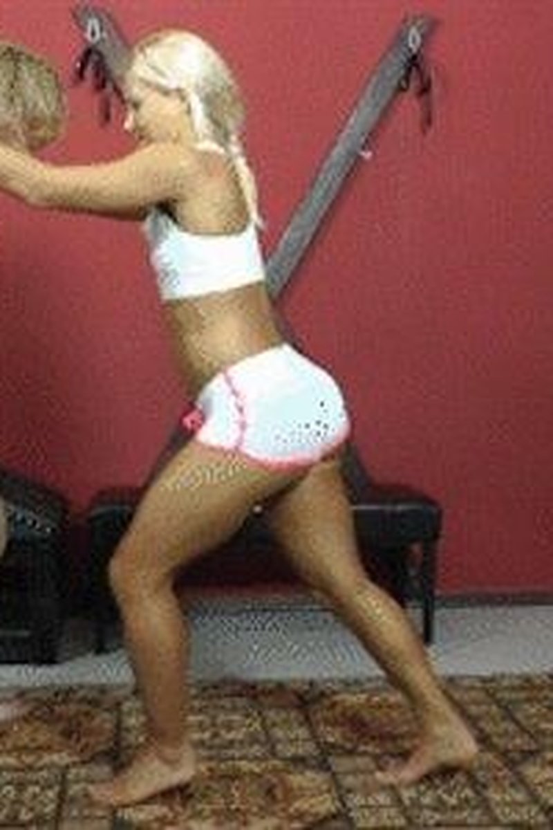 Hardcore Ballkicking - Screenshot 1 of 4 - Femdom