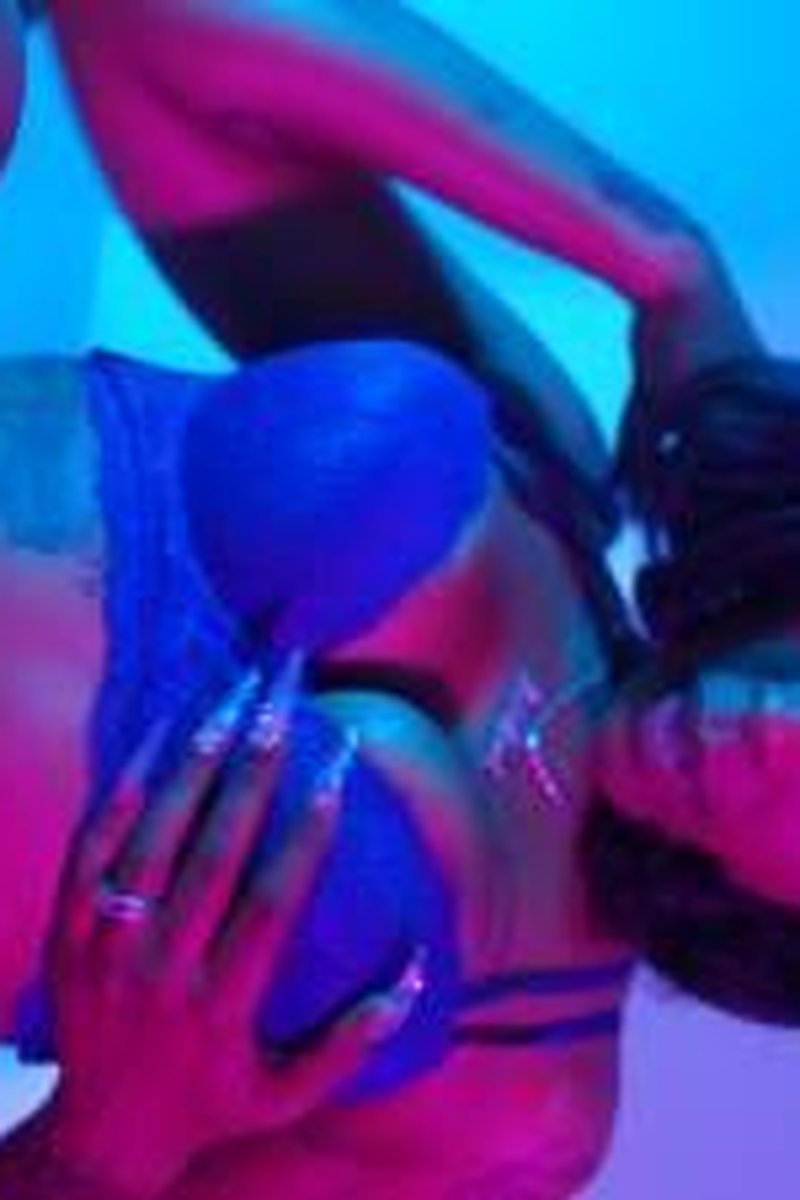 Titty Love - Screenshot 1 of 4 - Natural Tits