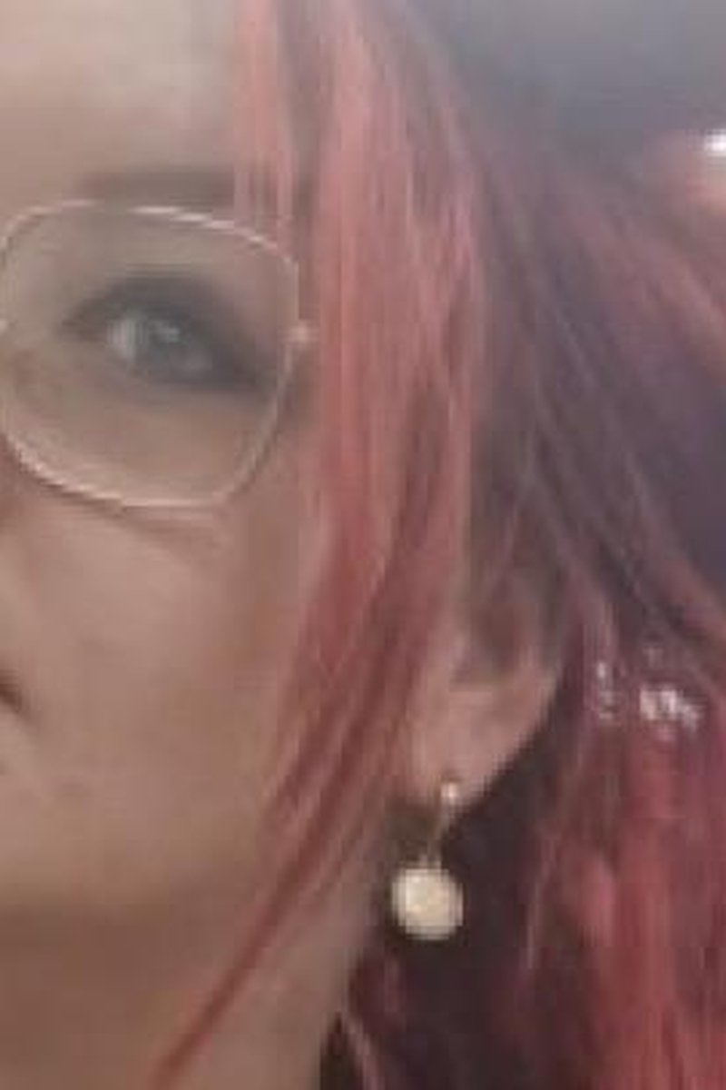 Curling My Long Red Hair - Screenshot 1 of 4 - Alternative Girl