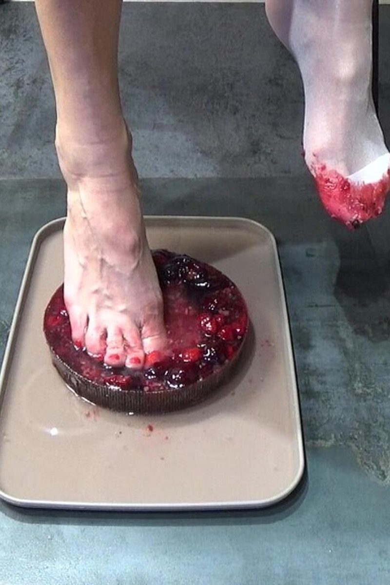 Cake Piss - Screenshot 1 of 4 - Annabust