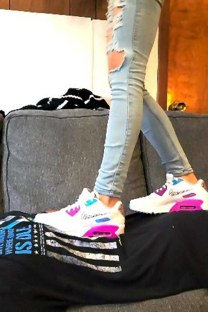 Nike Slave Trample - Screenshot 1 of 4 - Nike
