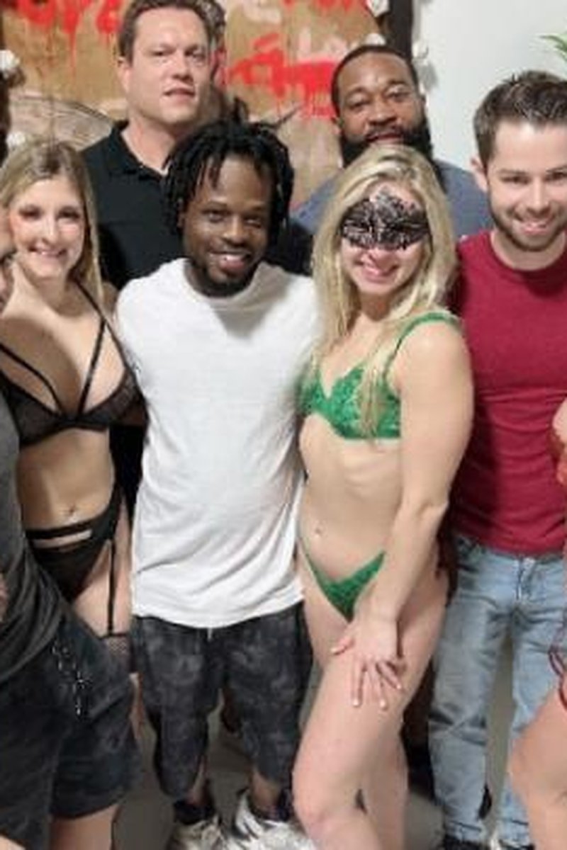 Dream Team Orgy - Screenshot 1 of 4 - BBC