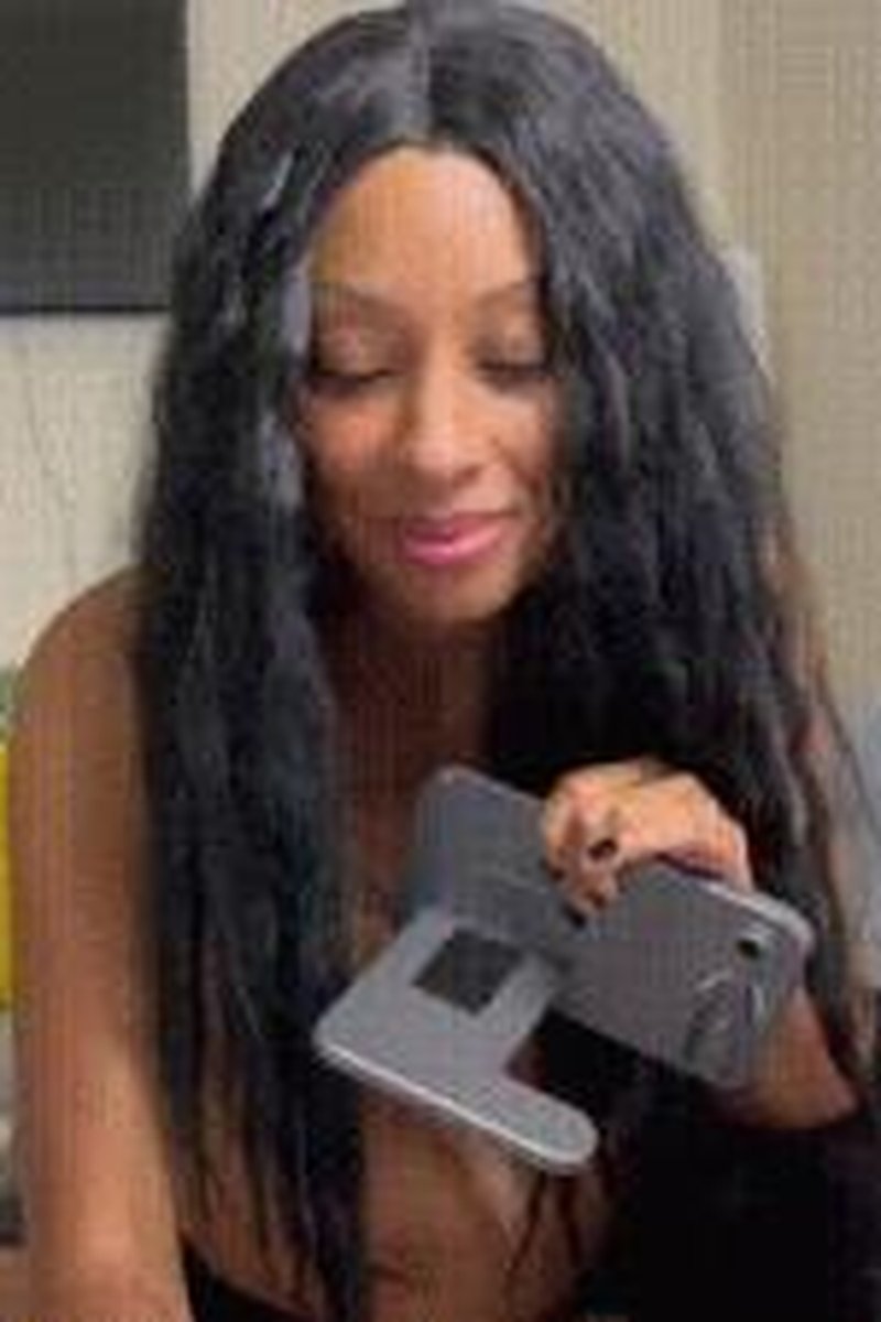 Ebony Breaks Items On Live Cam - Screenshot 1 of 4 - Amateur