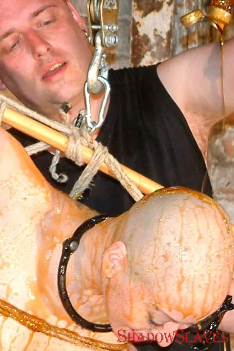 Feathers - Screenshot 1 of 4 - BDSM