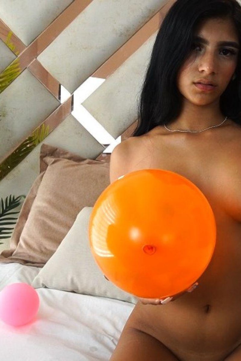 Balloons Party - Screenshot 1 of 4 - BDSM
