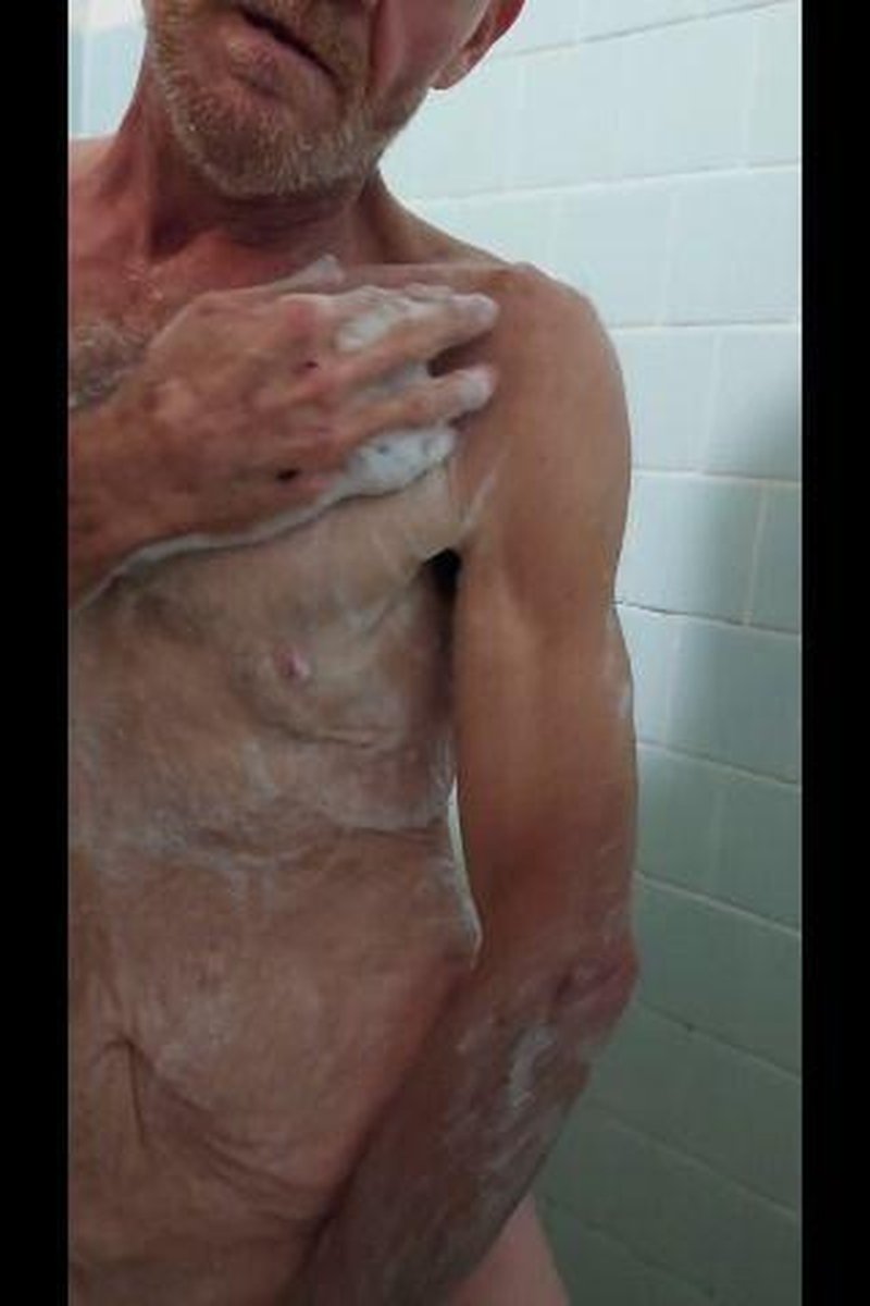 Shower With Chevybear - Screenshot 1 of 4 - Beards