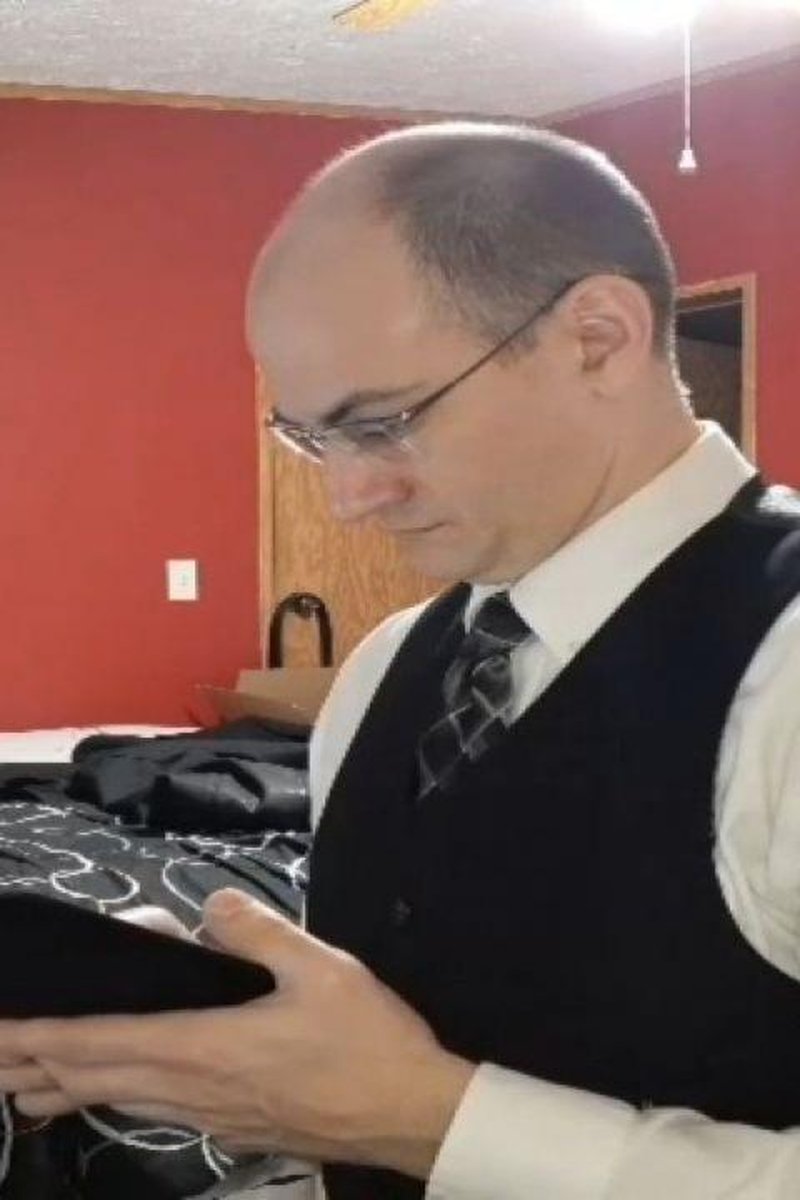 Getting Ready For Work - Screenshot 1 of 4 - Bare Ass