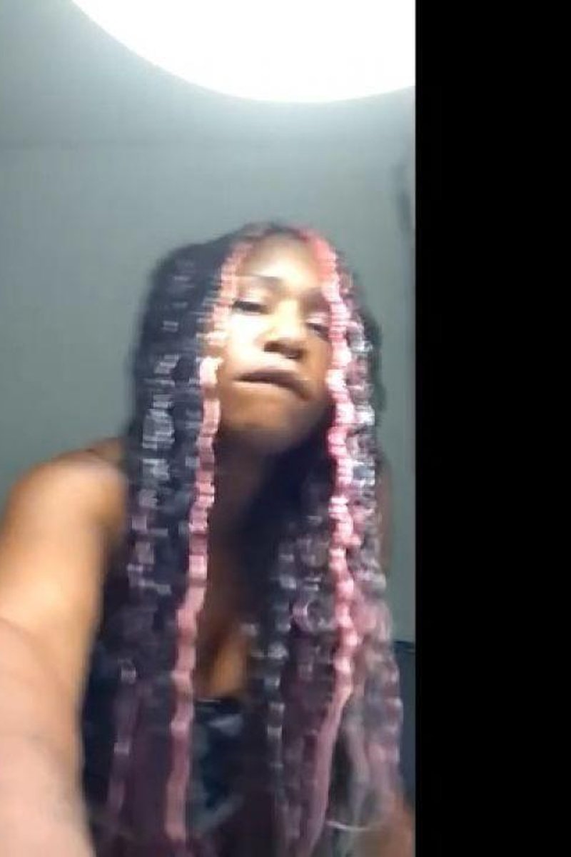 Live Masterbation - Screenshot 1 of 4 - Babes
