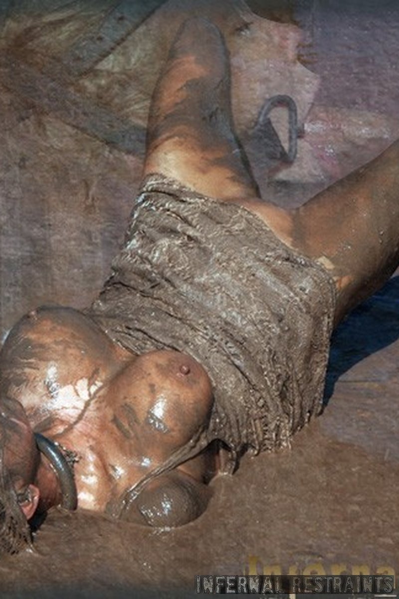 Mud Slut - Screenshot 1 of 4 - BDSM
