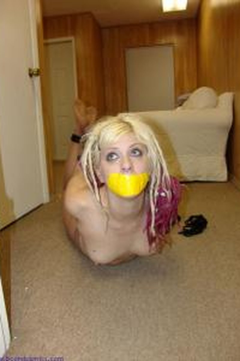 Phony Heroine - Screenshot 1 of 4 - Bondage