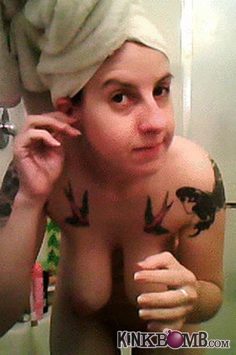 Babygirlkitten: Cleaning Ears - Screenshot 1 of 4 - Amateur