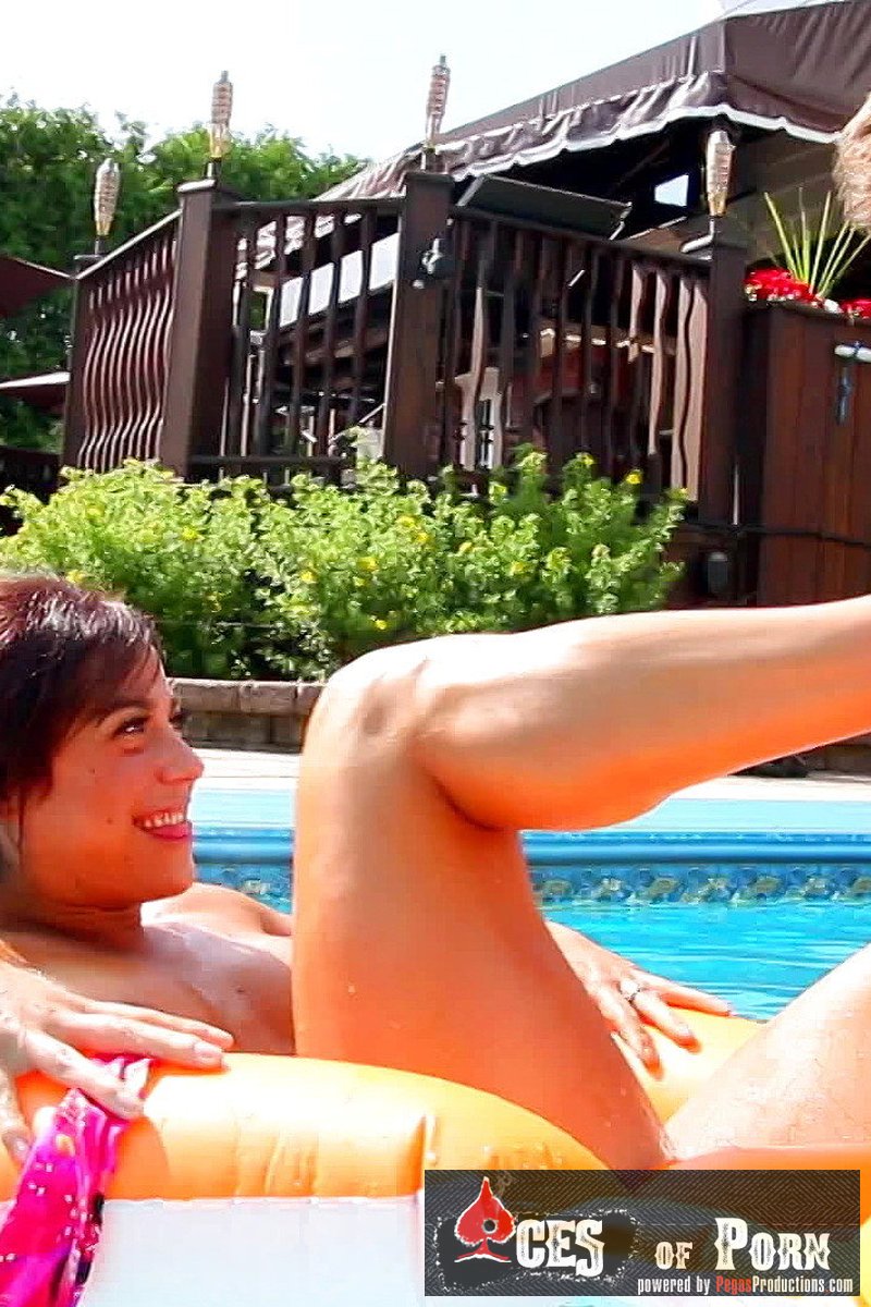 Heidi Van Horny Gets Fucked While Floating on an Inflatable Pool Toy - Screenshot 1 of 4 - Outdoors