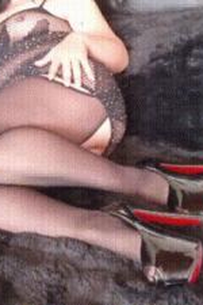 High Heel Insert - Screenshot 1 of 4 - Latin Woman