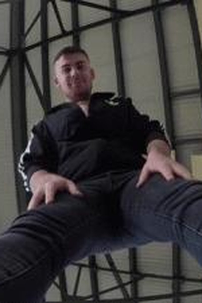 Leon Stomp - Screenshot 1 of 4 - Foot Fetish