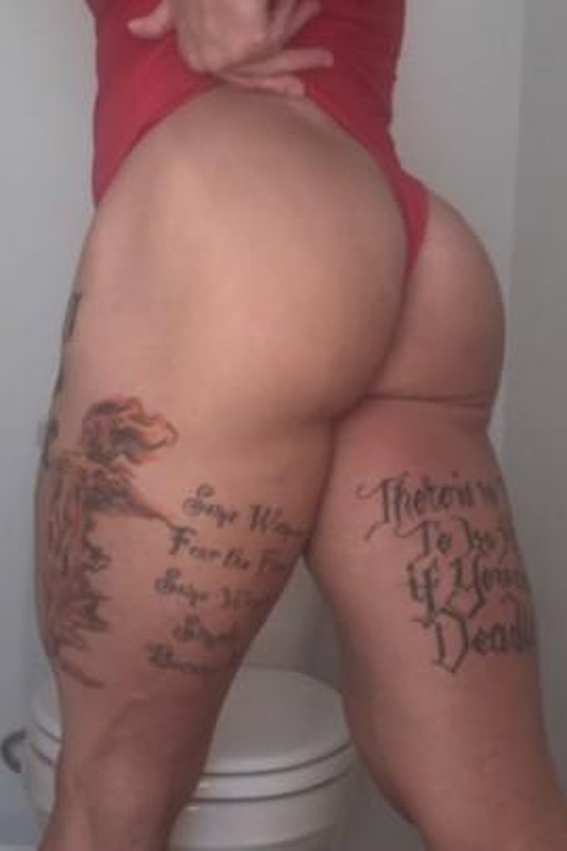 Pee Standing Up - Screenshot 1 of 4 - Babes
