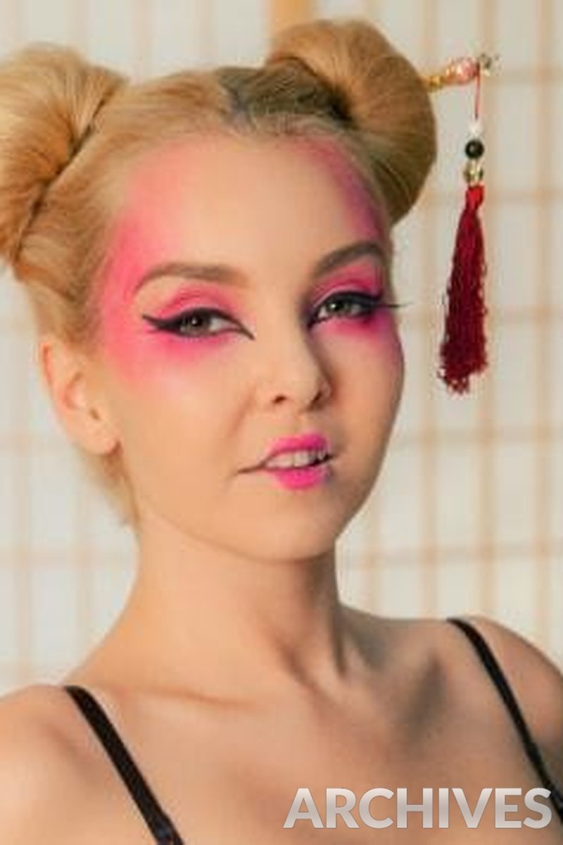Geisha - Screenshot 1 of 4 - Blond Hair