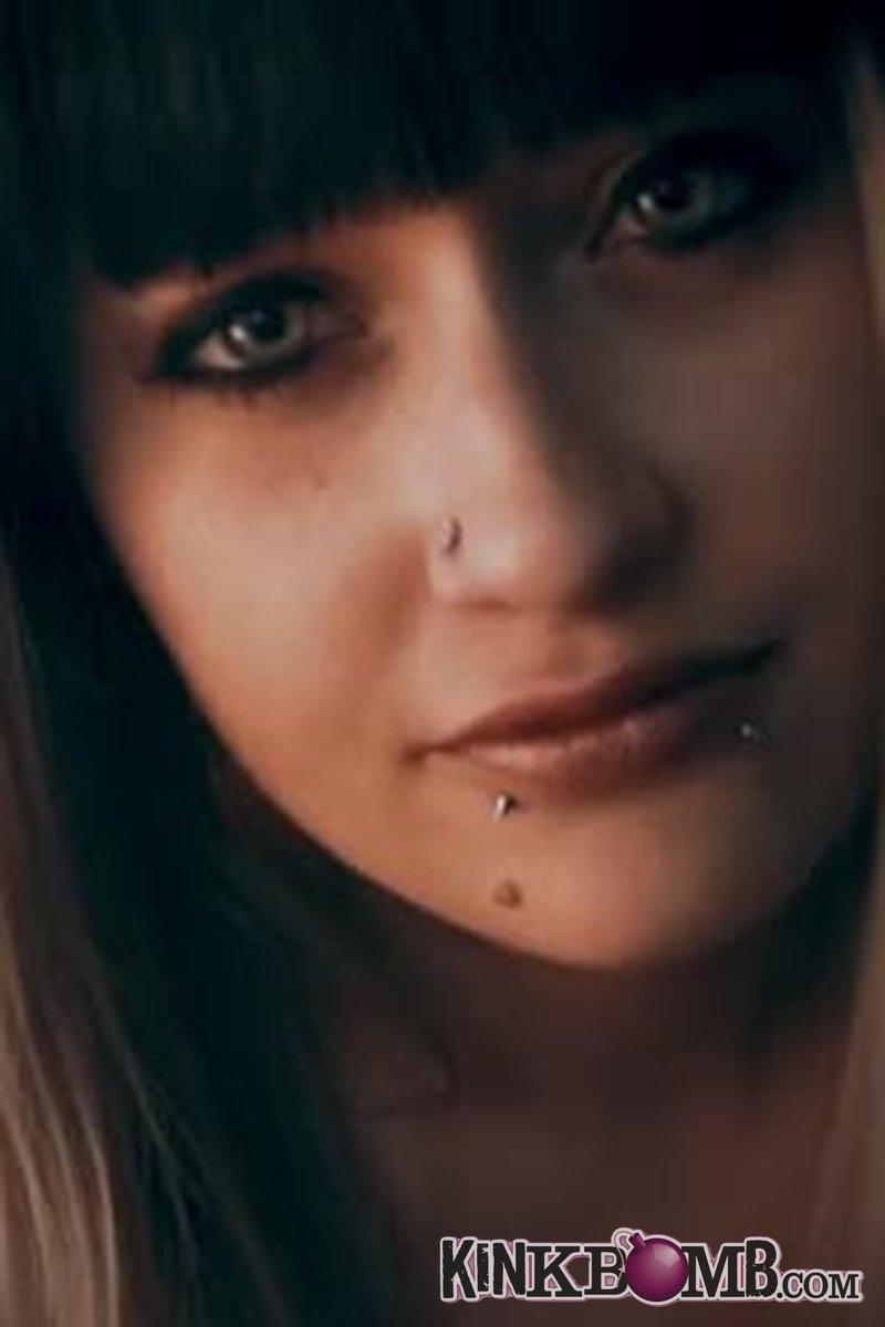 Queensheridan: I Can't Stand Pindick Losers - Screenshot 1 of 4 - Bitch