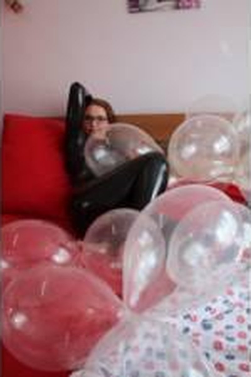 Sit Pop - Screenshot 1 of 4 - Balloon Fetish