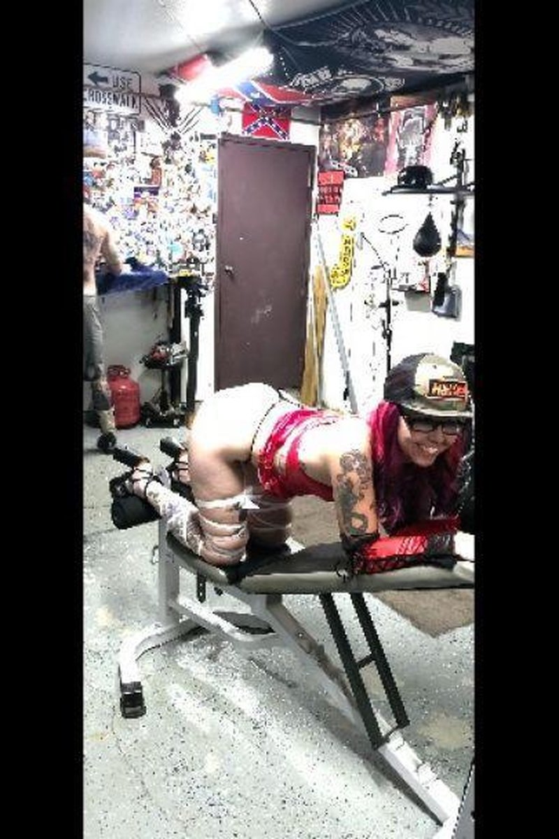 Ultimate Ass Squirting - Screenshot 1 of 4 - Ass Worship