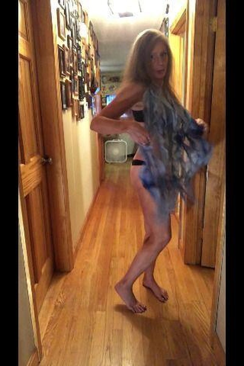 Flirty Dancing - Screenshot 1 of 4 - Ass Worship