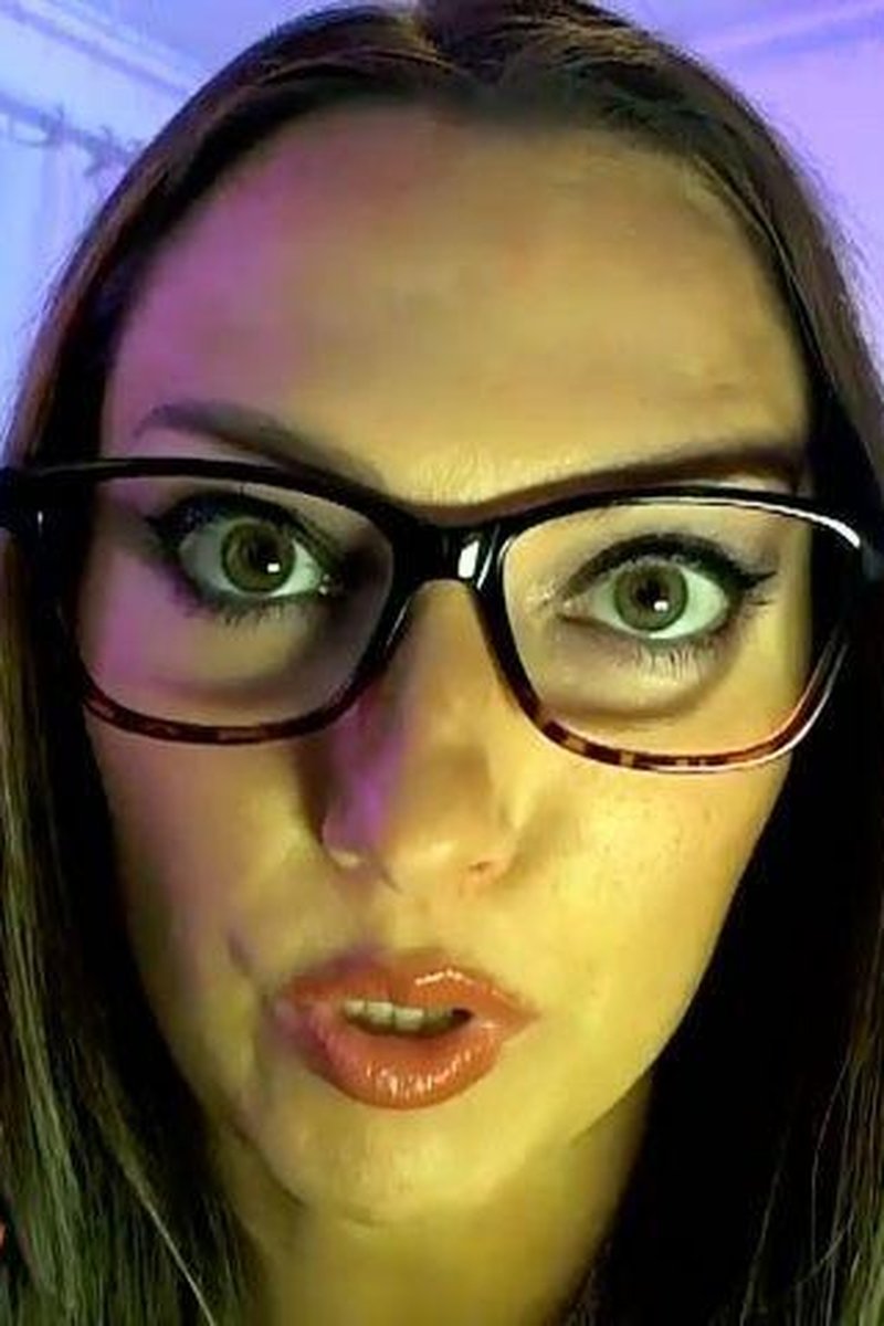 Live Stream 9 - Screenshot 1 of 4 - Camgirl