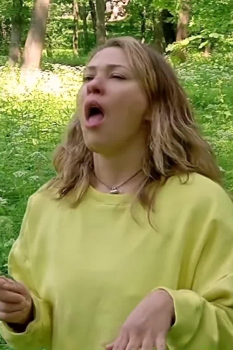 Outdoor Sneezing - Screenshot 1 of 4 - Face Fetish