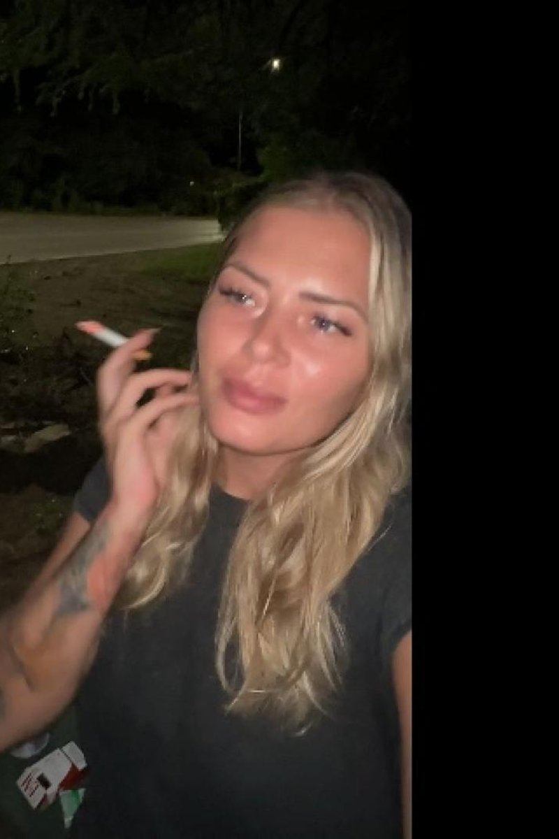 Littering N Titty Flashing - Screenshot 1 of 4 - Littering