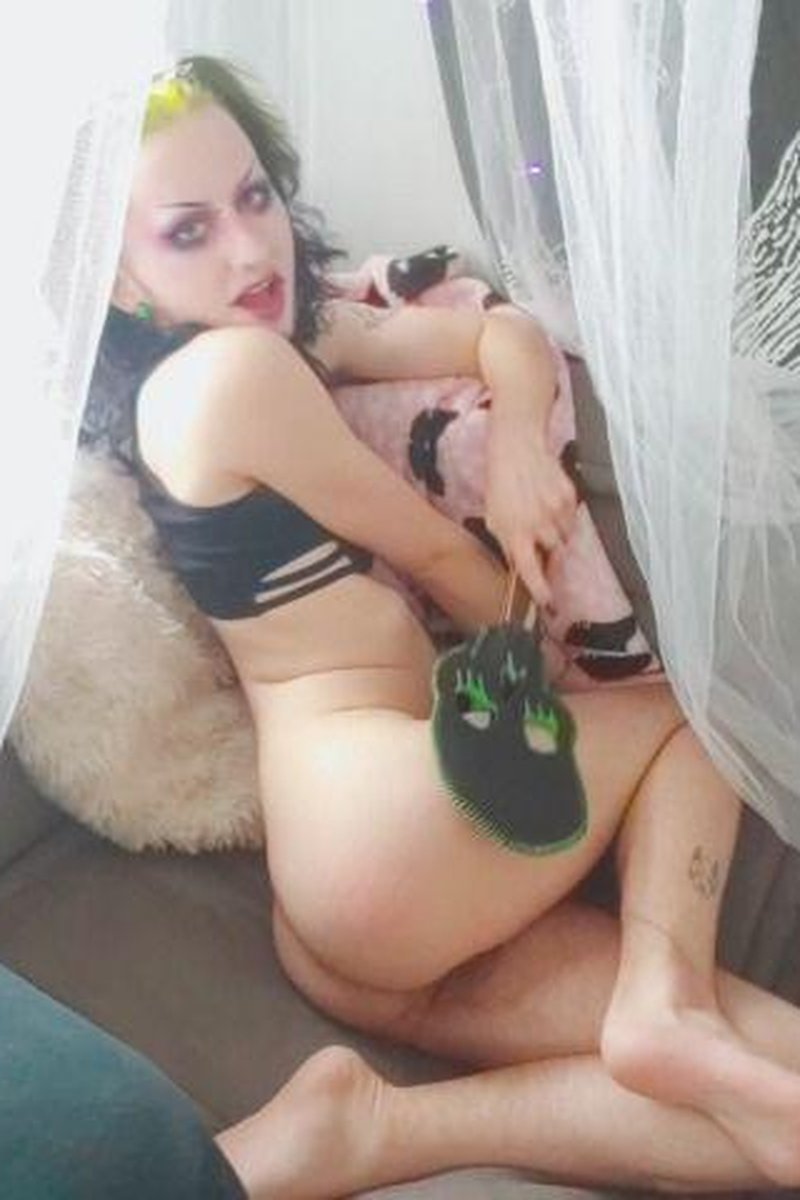 Paddle Self Spanking - Screenshot 1 of 4 - BDSM