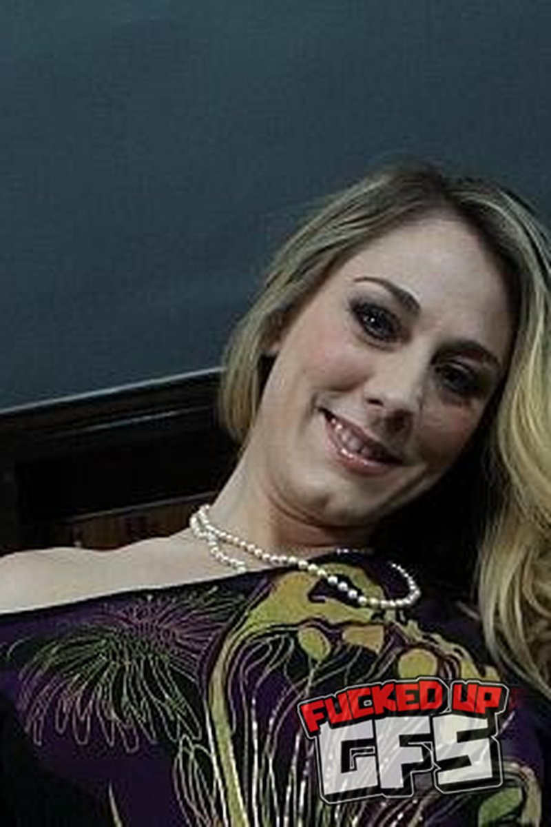 Amber Ashlee - Screenshot 1 of 4 - Blowjob